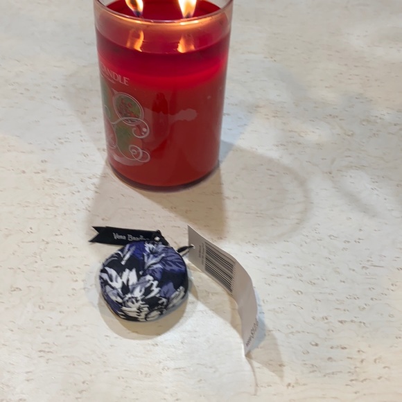 🎁🎁NWT VERA BRADLEY TAPE MEASURE 🎁🎁 - Picture 2 of 4